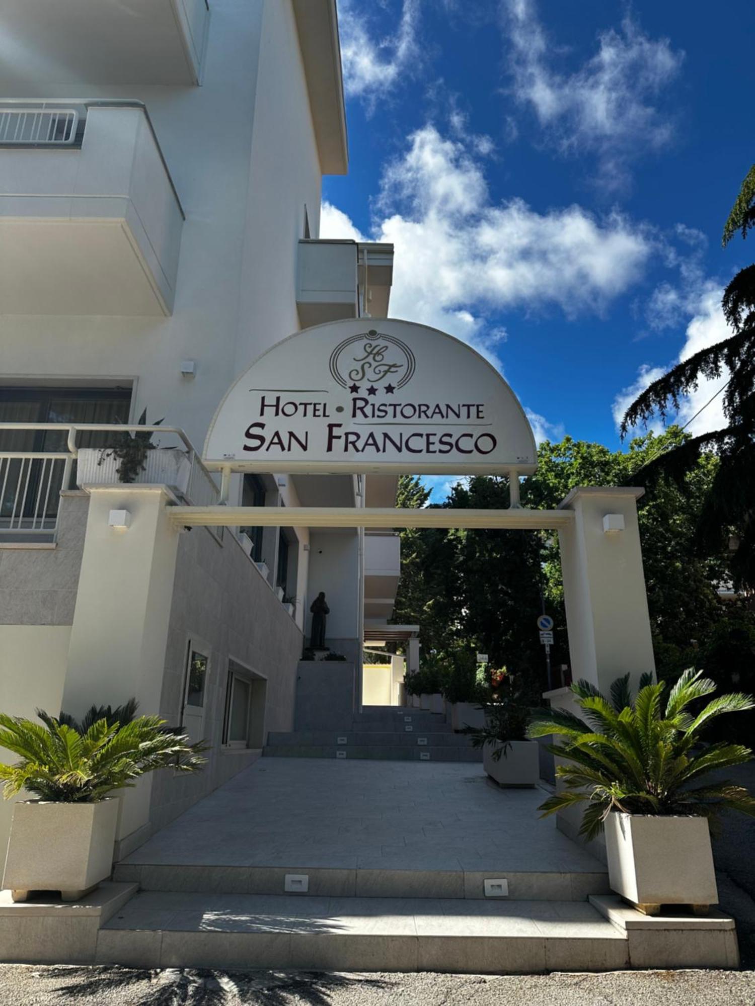 Hotel San Francesco Сан Джовани Ротондо Екстериор снимка